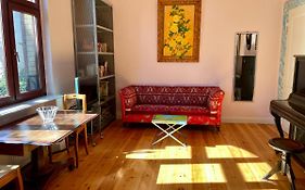 Altbauwohnung In Gruenderzeitvilla